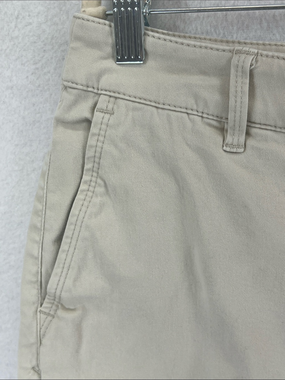 Tommy Bahama Women’s Neutral Khaki Bermuda Shorts 14 - Picture 4 of 5